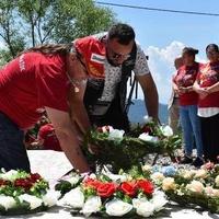 Molitva i cvijeće kod spomenika britanskim vojnicima UNPROFOR-a, poginulim tokom misije u zaštićenoj zoni Goražde