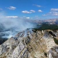 Požar na Tjentištu gasi i helikopter Oružanih snaga BiH