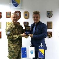 Karić uručio Plaketu odlazećem komandantu EUFOR-a u BiH, generalmajoru Laszlo Sticzu