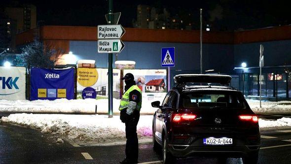 Saobraćaj je zatvoren u ulici kod hotela - Avaz