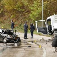 Teška saobraćajna nesreća kod tunela Sokolica: Automobil se sudario s kamionom, vozač Golfa poginuo