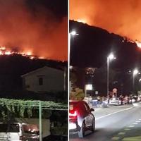 Vatra guta sve pred sobom, mještani strahuju za svoje kuće: Pogledajte zastrašujuće prizore iz Tučepa