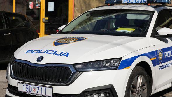 Pulska policija privela muškarca - Avaz