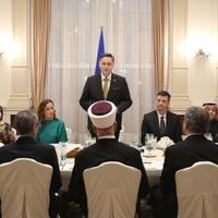 Bećirović organizirao iftar za ambasadore i reisa Kavazovića