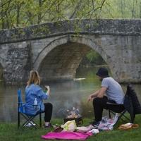 Brojne Sarajlije iskoristile sunčan dan: Roštiljali na izletištu 