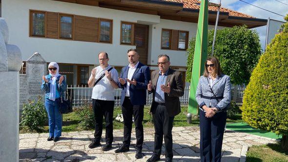 Delegacije na šehidskom mezarju na Kovačima - Avaz