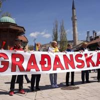 Manja grupa građana okupila se na protestnoj šetnji 