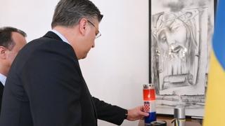 Plenković i ukrajinski ambasador zapalili svijeće povodom godišnjice agresije na Ukrajinu