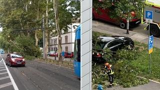Snažna oluja u Zagrebu rušila stabla, stali i tramvaji