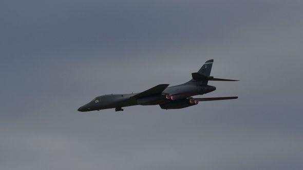 B-1B Lancer bombarder - Avaz