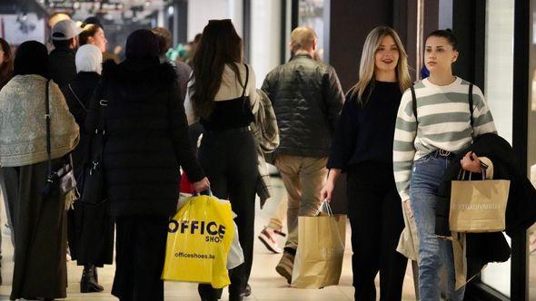 Ogromne gužve: Black Friday u Sarajevu - Avaz