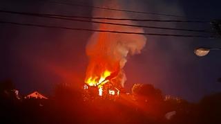 Foto + video / Sirene odjekuju gradom zbog pucnjave i požara na Širokači: Kuća skoro izgorjela