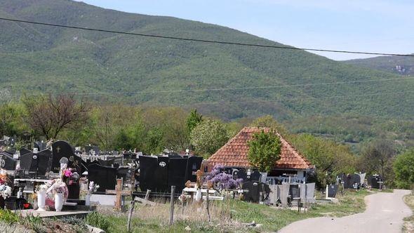 Policija dovela majku osumnjičenog na groblje - Avaz