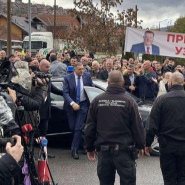 Dodika ispred Suda BiH uz pjesmu dočekale pristalice: "Najjači smo, najjači"