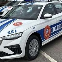 Policajac natjerao djevojku da pređe u njegov automobil, odvezao je do stanice, dodirivao i tražio "da joj se pokaže"