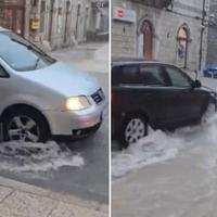 Video / Snažno nevrijeme pogodilo bh. grad: Ulice pod vodom, otežan saobraćaj