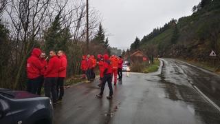 U toku izvlačenje automobila nestalih mladića iz Bregave: Sumnja se da u vozilu ima jedno tijelo