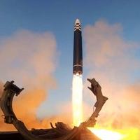 Kim Jong Un sa kćerkom gledao isapljivanje rakete