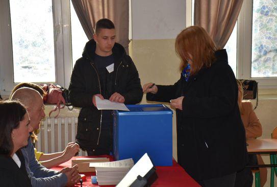 Glasanje na izborima u Podgorici  - Avaz