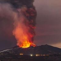 Etna izbacuje pepeo, zatvoren aerodrom u Cataniji