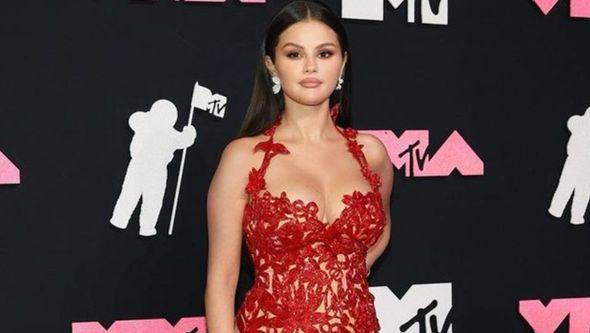 Selena Gomez  - Avaz