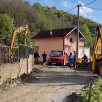 Video / Nakon evakuacije selo Zlate jutros bilo pusto: Čulo se samo lajanje psa, kasnije počeli da pristižu radnici