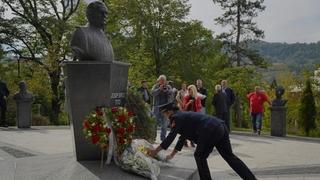 Polaganjem cvijeća i odavanjem počasti obilježen Dan oslobođenja Tuzle