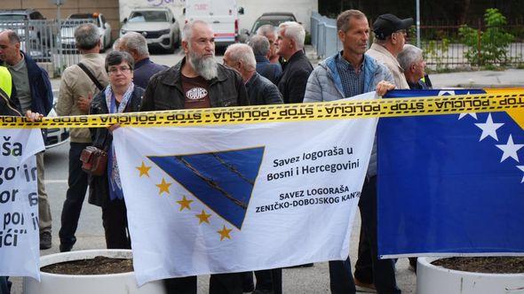 Detalj s protesta logoraša - Avaz