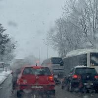 Video / Ogromne gužve u Sarajevu, snijeg napravio haos