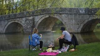 Brojne Sarajlije iskoristile sunčan dan: Roštiljali na izletištu 