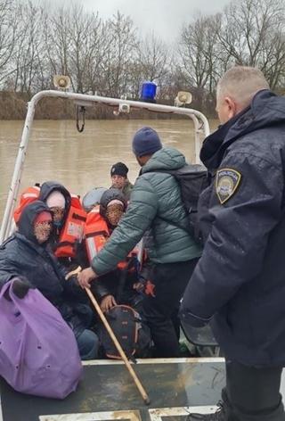 Iz Save spašeno 13 državljana Kube: Među njima i dvoje djece