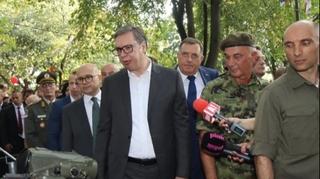 Vučić na prikazu vojnog naoružanja poručio: Nećemo da pripadamo nijednom bloku