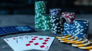 Kriminalci igrali poker u hotelu u Budvi: Policija zatekla 300.000 eura na stolu