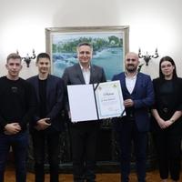 Robotički reprezentativci BiH uručili plaketu Denisu Bećiroviću