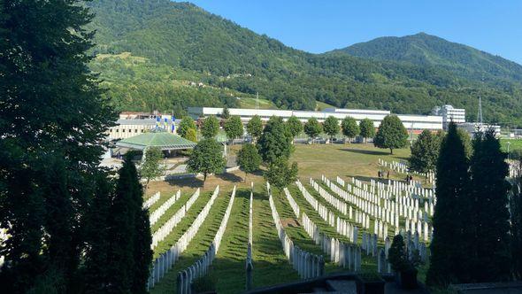 Memorijalni centar Potočari nakon dženaze - Avaz