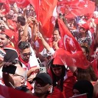 Turski navijači napravili spektakl na ulicama Berlina uoči utakmice, sve je u crvenom