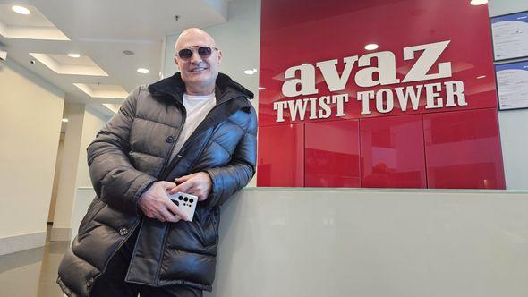 Mili u "Avaz Twist Toweru“  - Avaz