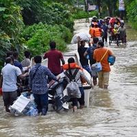 Dvadeset mrtvih, pet miliona pogođenih u poplavama u Bangladešu
