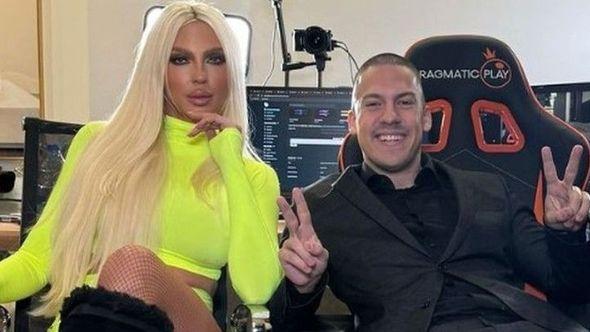 Jelena Karleuša i Baka Prase - Avaz