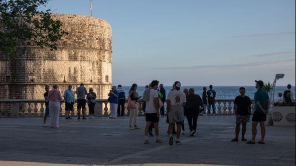 Par koji je pao sa zida u Dubrovniku bio mrtav pijan - Avaz