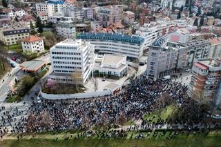 Ko je i zbog čega na protestima tražio novinare "Avaza"?