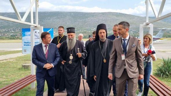 S dolaska na Aerodrom: Molit ćemo se za mir - Avaz