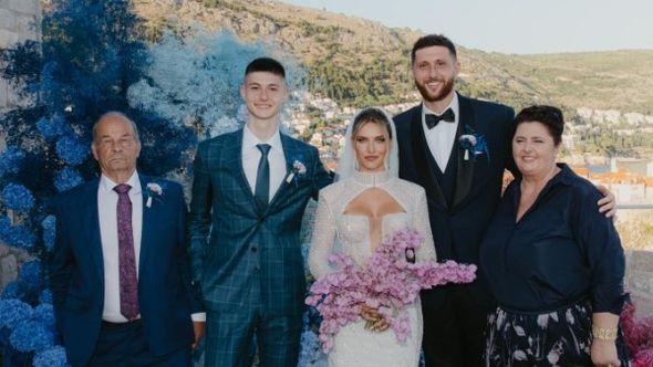 Nurkić: Sa porodicom - Avaz