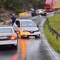 Teška nesreća kod Maglaja nakon odrona: Četiri osobe povrijeđene, saobraćaj obustavljen