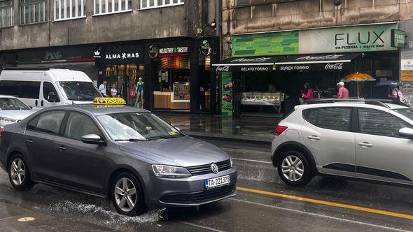 Kiša iznenadila građane Sarajeva - Avaz