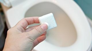 Više nećete morati ribati WC školjku: Napravite sami šumeće mirisne bombice