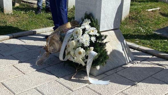 Delegacije na šehidskom mezarju na Kovačima - Avaz