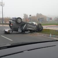 Nesreća na Stupu: Automobil završio na krovu