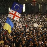 Hiljade ljudi protestuje protiv odluke Vlade Gruzije o prekidu pregovora o pridruženju Evropskoj uniji 