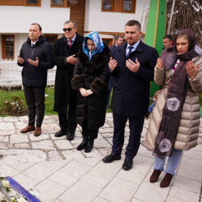 Gradonačelnica Benjamina Karić nosila maramu dizajnerice Belme Tvico - Stambol
